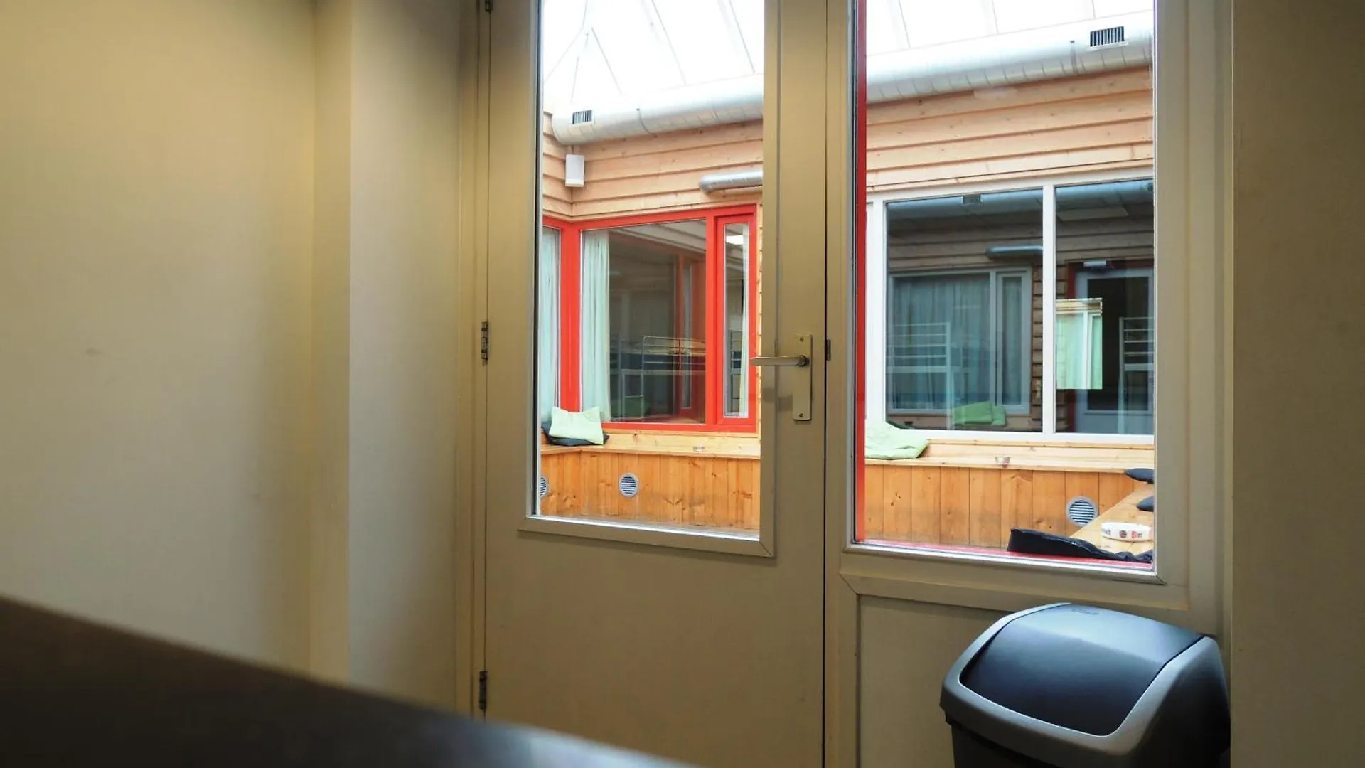 3Be Backpackers Bed & Breakfast アイントホーフェン 0*,