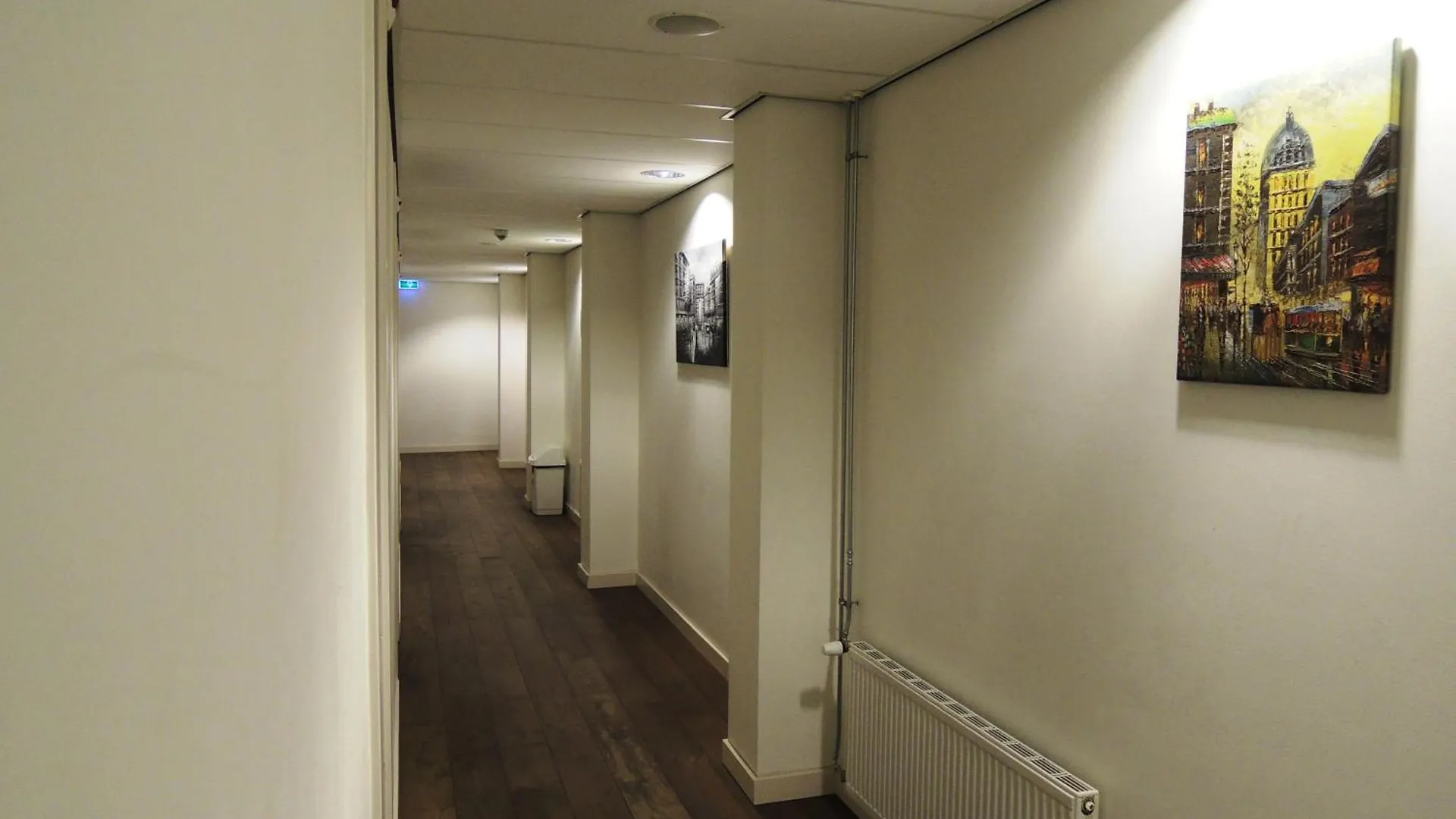 3Be Backpackers Bed & Breakfast アイントホーフェン 0*,